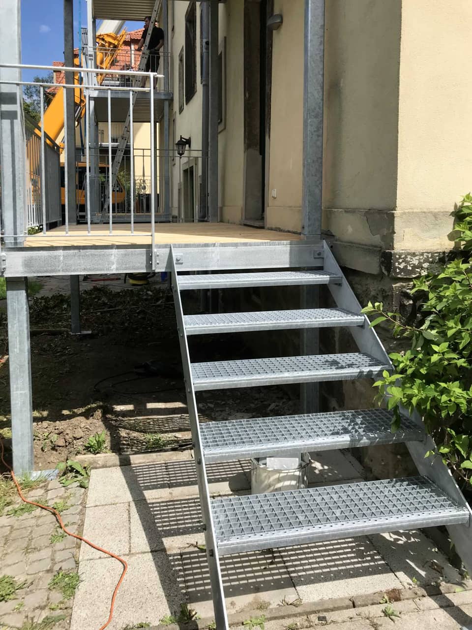 Treppen für Innen und Außen mit Geländer – Metallbau Borisch